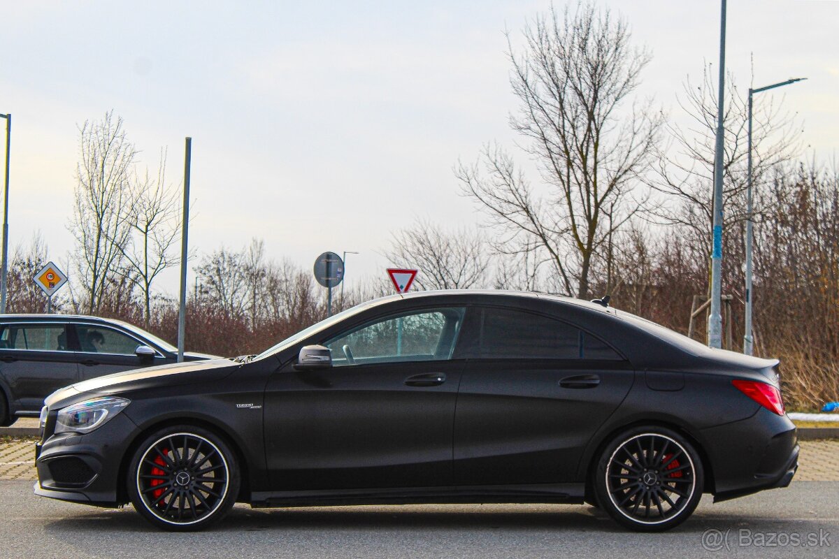 Mercedes-Benz CLA 45 AMG 4MATIC foto 4