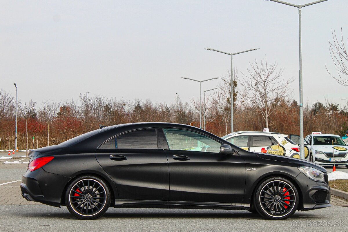 Mercedes-Benz CLA 45 AMG 4MATIC foto 8