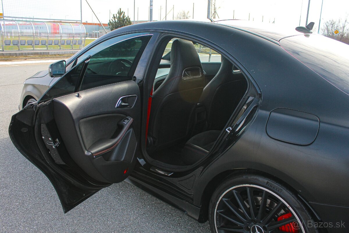 Mercedes-Benz CLA 45 AMG 4MATIC foto 12