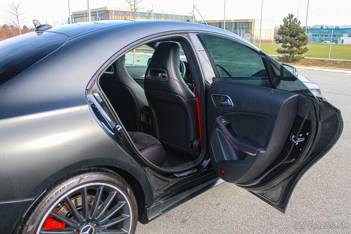 Mercedes-Benz CLA 45 AMG 4MATIC foto 14