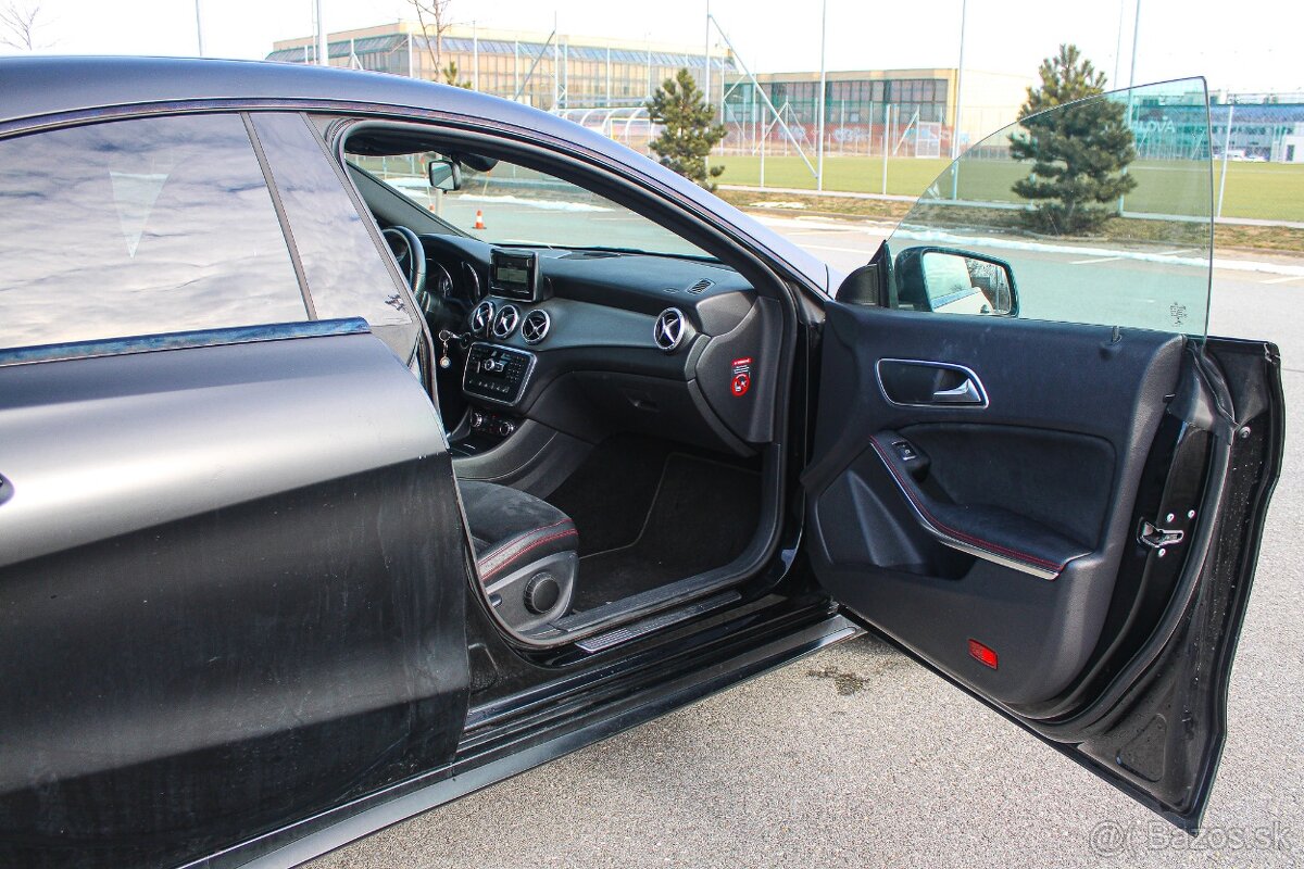 Mercedes-Benz CLA 45 AMG 4MATIC foto 15