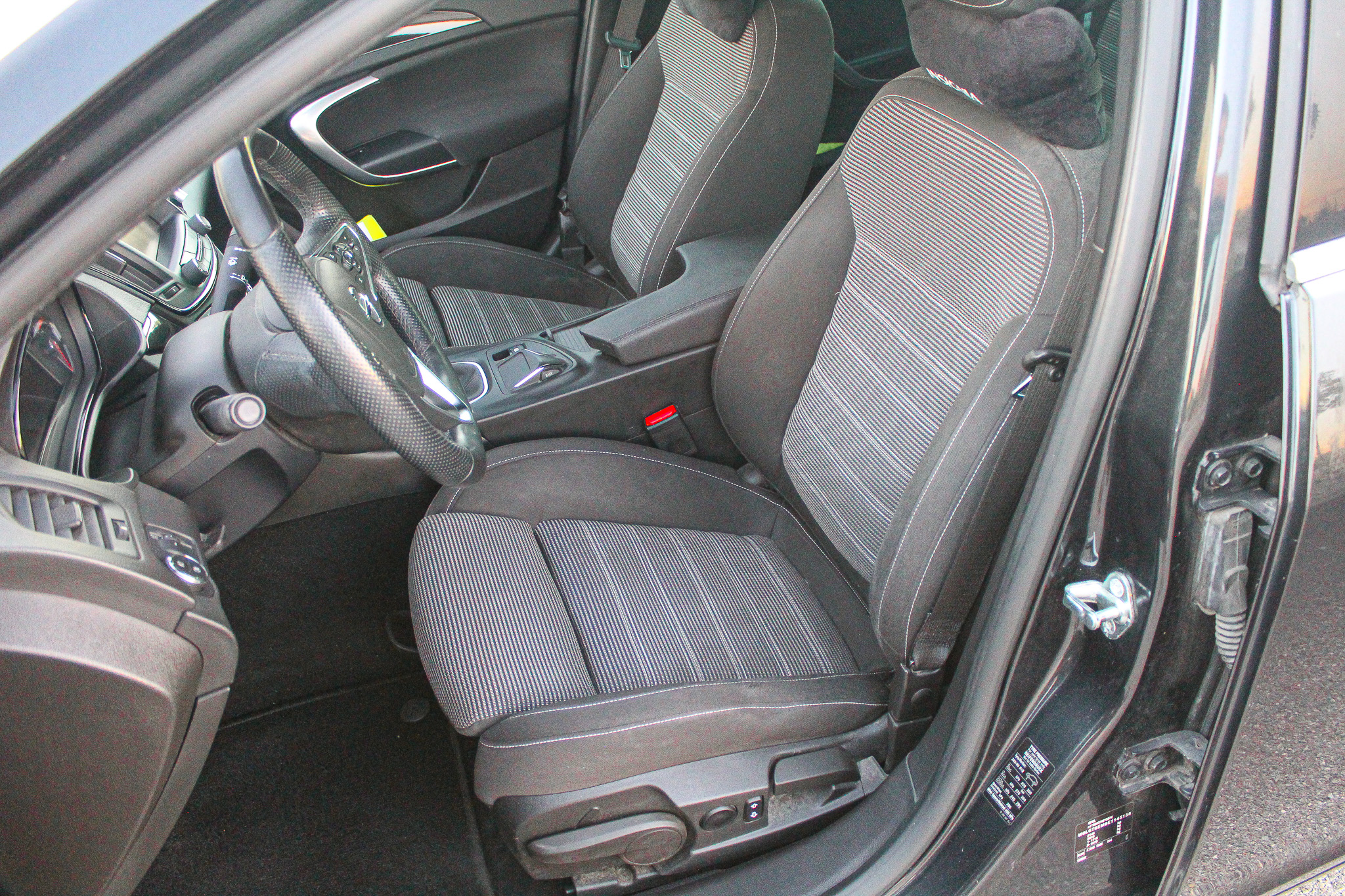 Opel Insignia – fotografia 9